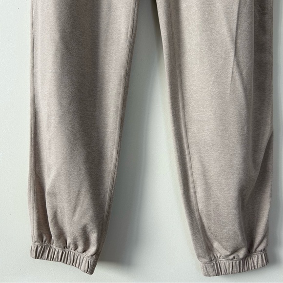 Vuori Boyfriend Sweatpant Tan Size Extra Small - Picture 3 of 10